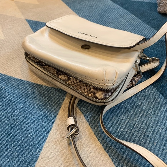 MICHAEL Michael Kors Isabel Leather Crossbody - Picture 7 of 12